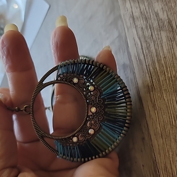 Stretched Thread Dangle Earrings - Picture 3 of 6